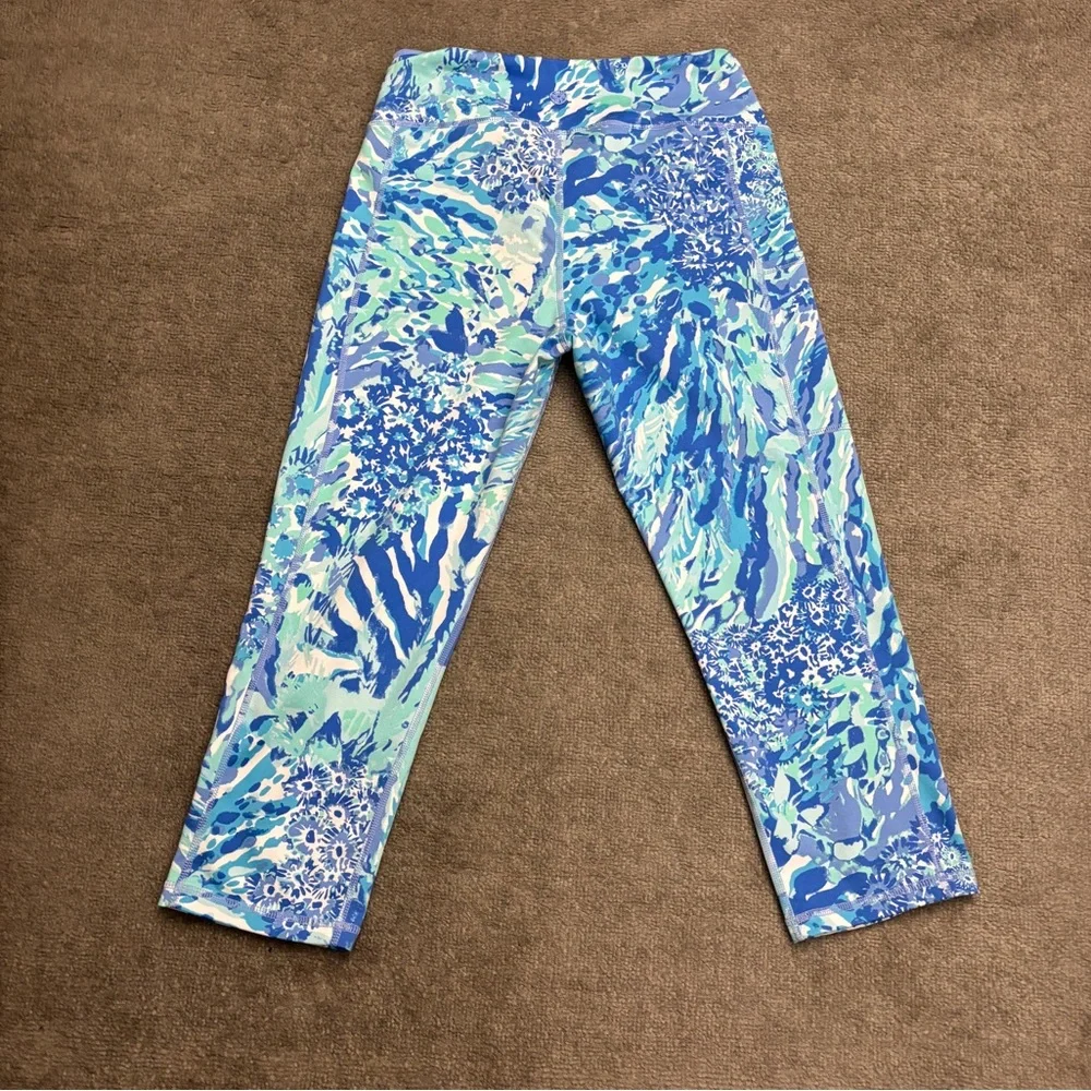 Lilly Pulitzer UPF 50+ Weekender Crop Leggings Blue Haven Soleil - Picture 3 of 8